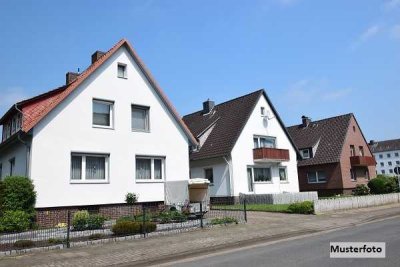 2-Familienhaus mit Doppelgarage
