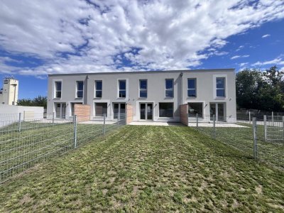 Reihenhaus mit Keller, Garten und je 2 Stellplätzen!