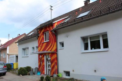Helle 4-Zimmer Wohnung mit 2 sonnigen Balkonen und 2 Bädern mit Eckbadewanne und edler Einbauküche