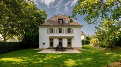 Im Bieterverfahren: Herrliche, freistehende Stadtvilla mit großem Garten im idyllischen Herdern
