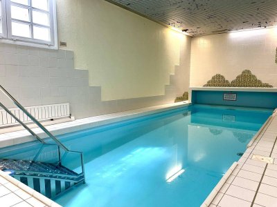 Stilvolle Dachgeschoßwohnung in exklusiver Grünruhelage im Herzen von Alt-Hietzing – mit Schwimmbad, Terrasse und Garagenplatz