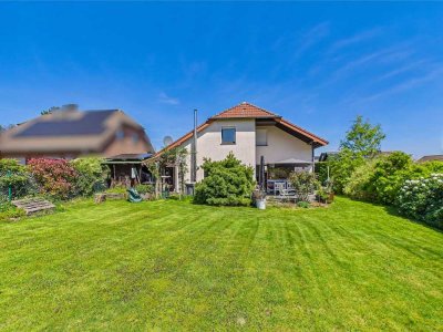 Solides, großzügiges Einfamilienhaus mit Vollkeller und 727 qm Grundstück in Sonnenlage