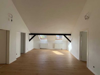 Neugründung: 3-er WG mit Wohnzimmer nach Sanierung inkl. Strom & Internet