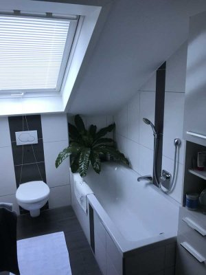 Modernisierte 5-Zimmer-DG-Wohnung mit Einbauküche in Achstetten