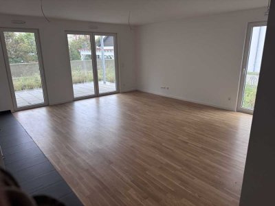 Schöne 3-Zimmer-Wohnung mit Terrasse/Garten/inkl.Küche,2Bäder, Tiefgarage 1Stellplatz