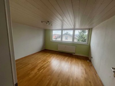 Attraktive und gepflegte 3-Raum-DG-Wohnung in Vöhringen