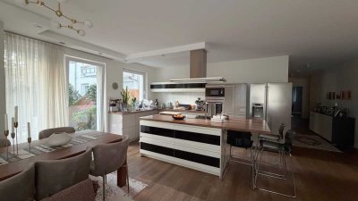 Luxuriöse 5-Zimmer-Wohnung mit Garten in Düsseldorf-Stoffeln