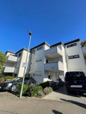 Helle 3-Zimmer-Wohnung in Randlage mit Dachterrasse und Tiefgaragen-Stellplatz