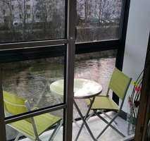 Außergewöhnliches Apartment mit Blick direkt auf den Fluss,  mit Einbauküche und Balkon