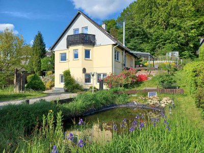 Panoramablick über Eckenhagen – Zweifamilienhaus mit EL.-Whg. mit vielen Möglichkeiten von privat