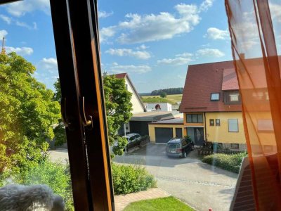 Geschmackvolle, gepflegte 3-Raum-Wohnung mit Terrasse und Einbauküche in Neuendettelsau
