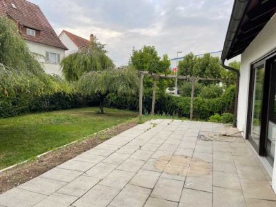 Helle 5,5 Zimmer-Wohnung mit großem Garten, EBK, Stellplatz und Garage