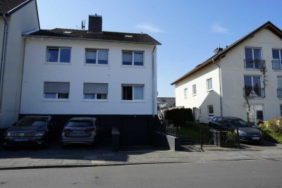 Geräumige 3,5 Zimmerwohnung mit großem Balkon und Blick ins Grüne!