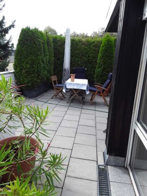 Sonnige  2-Zimmer-Penthouse-Wohnung mit 2 Terrassen und Einbauküche in Planegg