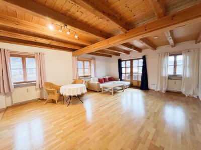 Exklusive, geräumige und gepflegte 1-Zimmer-Wohnung mit Balkon und EBK in Ruhpolding