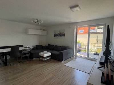 Helle und moderne Wohnung mit Balkon