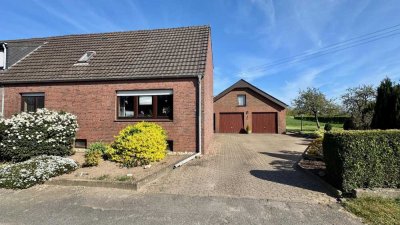 Vielfältige Nutzung - Reihenendhaus mit Garten, Garagen & Nebengebäuden!