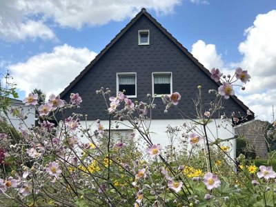 Idylle und Ruhe: Großes Gartenparadies mit Bestandshaus zur Sanierung.