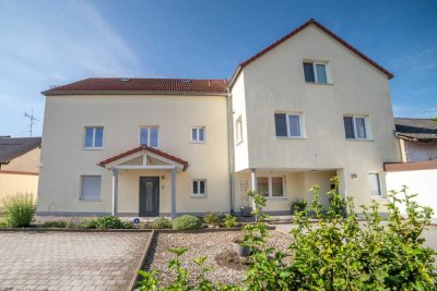 Top renovierte Wohnung in energetisch saniertem Gebäude mit Balkon und Garagen-Stellplatz