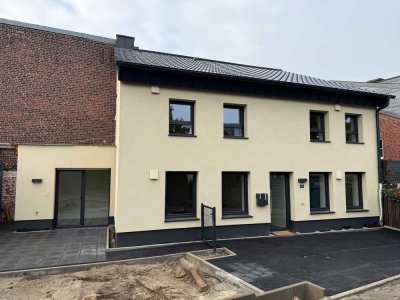 Erstbezug nach Kernsanierung Einfamilienhaus MG-Holt