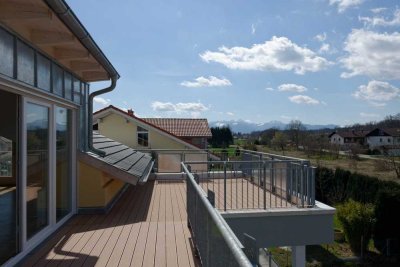 Moderne u. helle 3-Zi.-Whg. (Bj 2015)! Unverbaubare Randlage v. Rosenheim, schöner Bergblick.