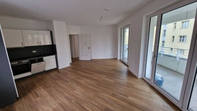 4 Zimmer Wohnung mit Balkon + Wintergarten/Einbauküche/Dusch & Wannenbad