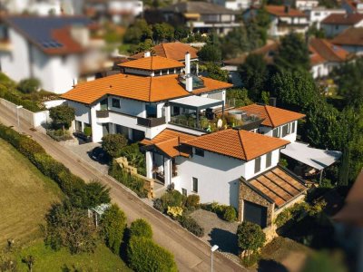 Top-ausgestattetes Zweifamilienhaus mit Aufzug, Rooftop-Oase, Spa und atemberaubendem Panorama