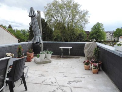 ***Helle 3 Zimmer Altbauwohnung mit Terrasse  in zentraler Lage.***