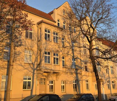 Deine eigene Etage- Absolute Privatsphäre in wunderschöner renovierter Altbauwohnung(Nähe Uniklinik)