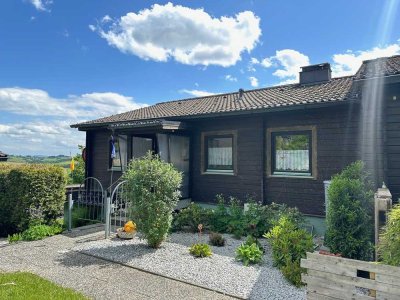 Traumhafte Aussichtslage: Wohnhaus/Ferienhaus (2 WE) m. PV-Anlage b. Grafenau/Naturpark Bayer. Wald!