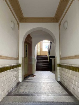 helle 2 Raumwohnung mit großer Wohnküche und Balkon, Bad mit Fenster & Wanne