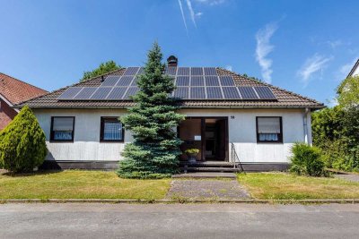 Am Rhein - Charmantes Winkelhaus mit großem Grundstück in Top Lage
