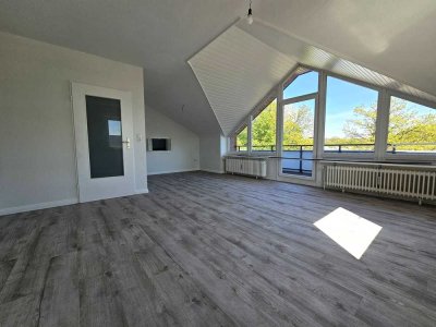 komplett renovierte, helle 3-Zimmer Wohnung