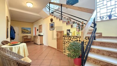 Preisreduktion! VIEL WOHNRAUM MIT KELLER NEBENGEBÄUDE UND GROSSEM GARTEN
