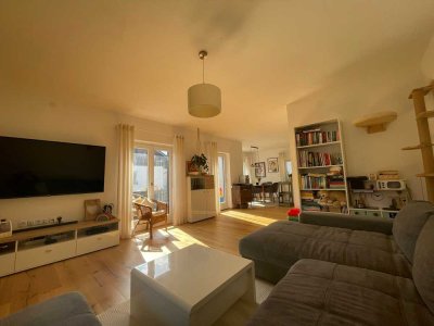 Lichtdurchflutete 3-Zimmer-Wohnung mit großem Balkon– frisch saniert und zentrumsnah!