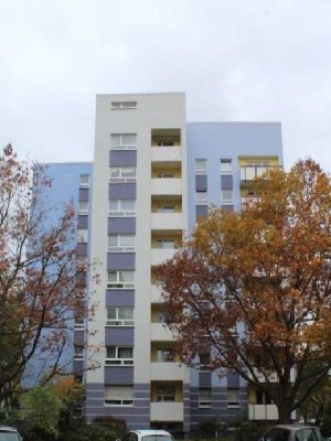 Großzügig geschnittene 3-Zimmer-Wohnung mit Balkon, Tageslichtbad, separatem WC und Abstellraum