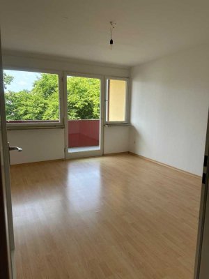 Attraktive 3-Zimmer-Wohnung mit Balkon und EBK in Waldkraiburg