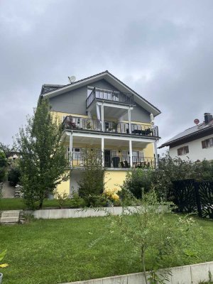 Geschmackvolle, neuwertige 3-Zimmer-Dachgeschosswohnung mit geh. Innenausstattung mit EBK