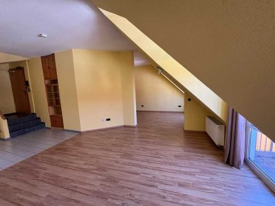 Grosszügige und sehr hell gestaltete Dachgeschoss-Wohnung in der Glockenstrasse (Musikerviertel)