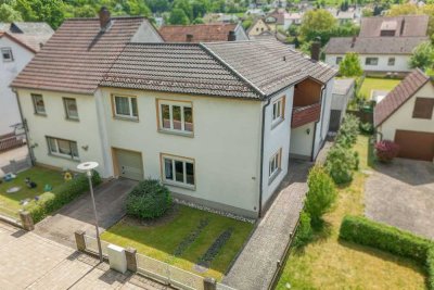 Charmantes Zweifamilienhaus mit viel Potenzial!