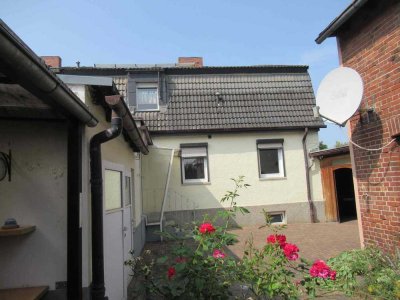 XL-Haus, 2 Wohnungen, oder 2 Generationen? - Haus mit Werkstatt & kleinem Garten im Dreiseitenhof