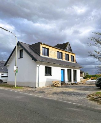 NEUBAU-Erstbezug: Exklusives Einfamilienhaus mit Terrasse und Garten