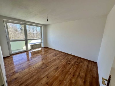 PROVISIONSFREI 3,5-Zimmer-Wohnung zum Selbstbezug Aufzug, Balkon, Kellerabteil und Stellplatz