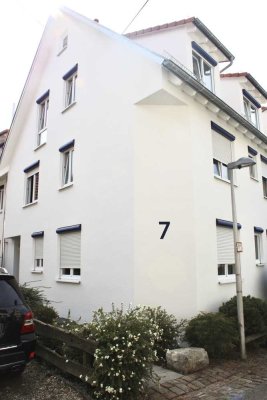 Provisionsfrei: Lichtdurchflutete 4-Zimmer-Wohnung mit Balkon & Garage