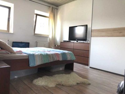2 Wohnungen im Dachgeschoss ca. 100qm  mit ausgebautem Spitzboden ca.51 qm