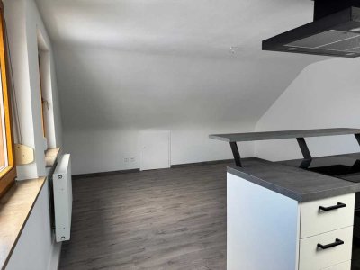 2-Zimmer-DG-Wohnung mit gehobener Innenausstattung in Ditzingen