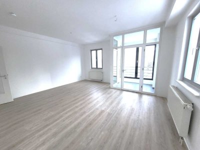 Moderne 3 - Zimmerwohnung in zentraler Lage - Balkon - Loggia - Lift - Wannenbad -