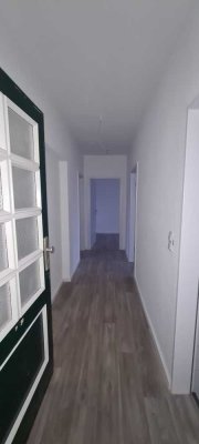 Sanierte 2 Zimmer Wohnung in Empelde Nähe SBahn Haltestelle