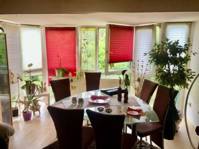 Gepflegte 2-Zimmer-Wohnung mit Wintergarten und Tiefgarage