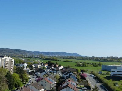 Fernblick inklusive: Sonnige 3-Zimmer-Wohnung mit Süd-Loggia